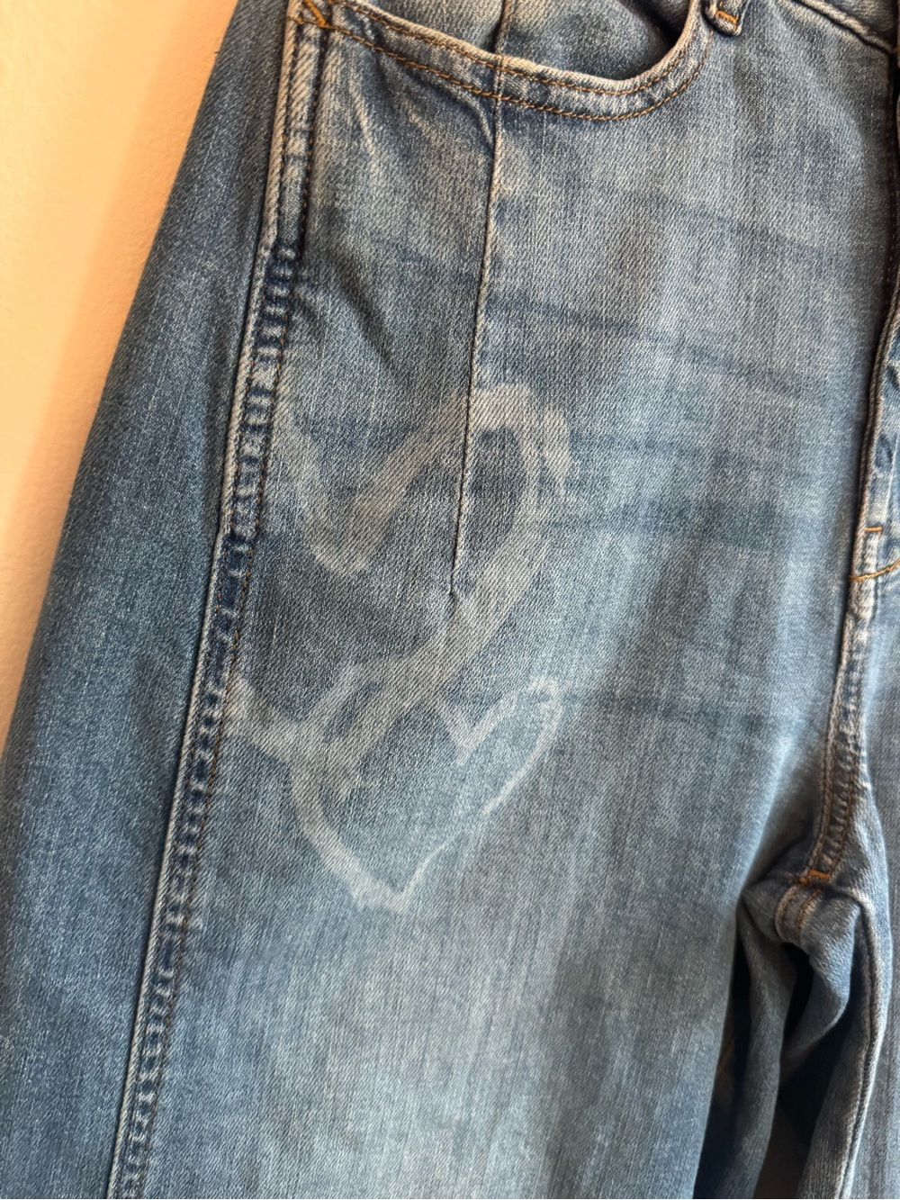 Pilcro Anthropologie Heart Print Barrel Leg Jeans Size 25 - Picture 7 of 10